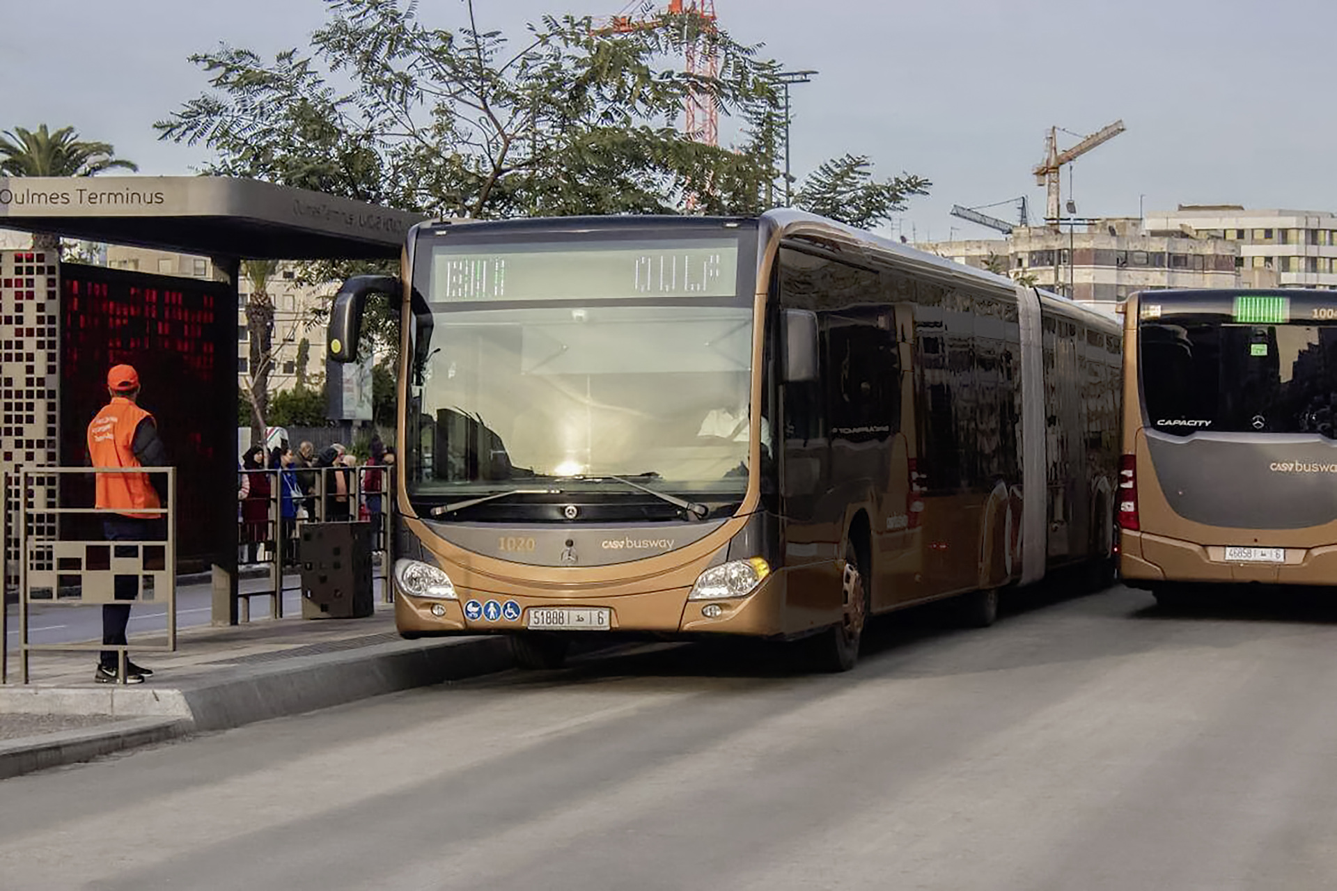 Start des neuen Omnibus-Linienverkehrssystems in Casablanca mit 40 Großraumbussen Mercedes-Benz CapaCity L