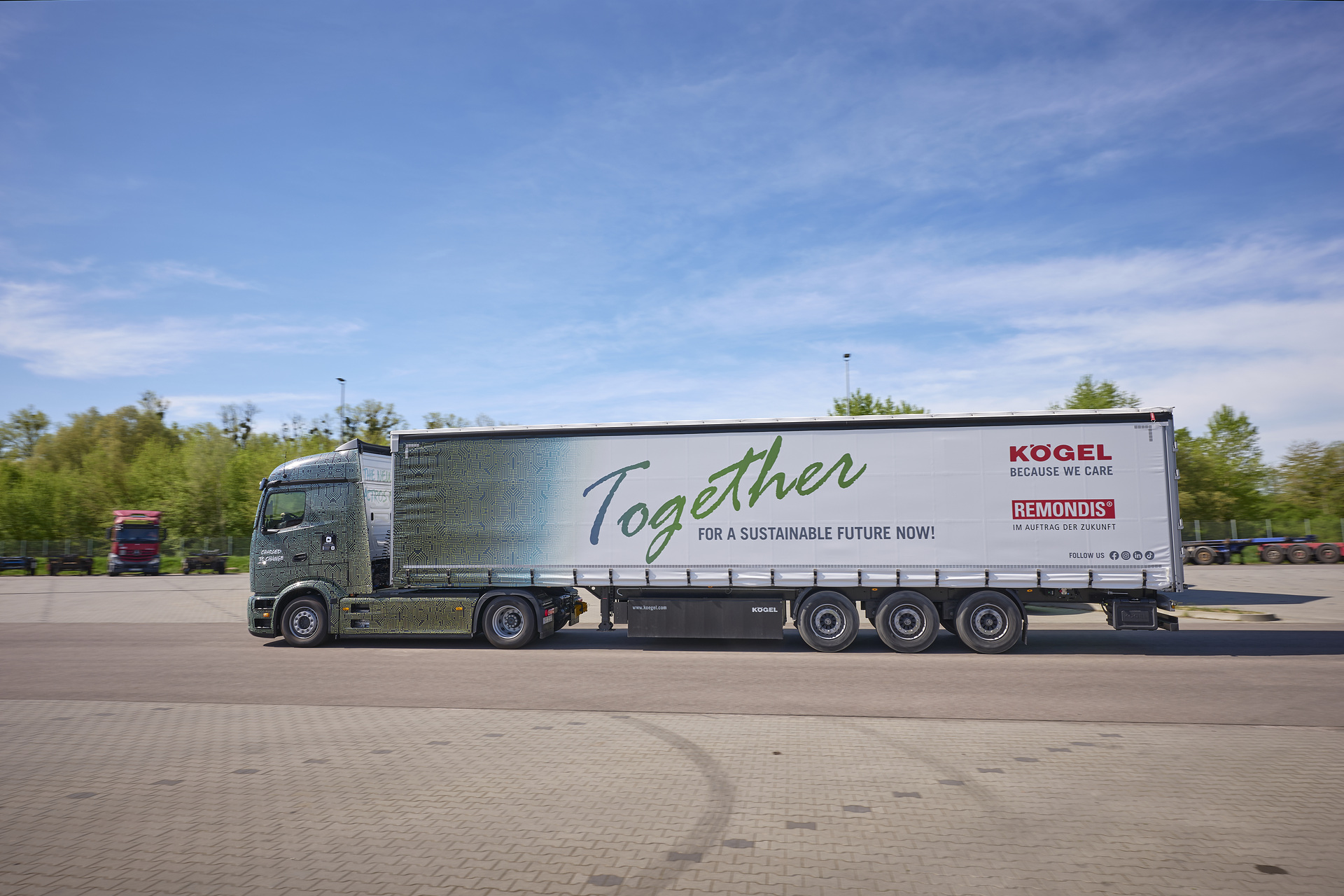 Startschuss für die eActros 600 Kundenerprobung Startschuss für die eActros 600 Kundenerprobung – Contargo und Remondis übernehmen erste E-Lkw