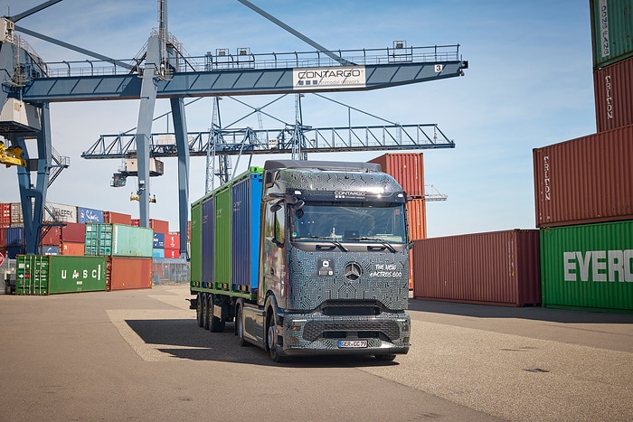 Start of eActros 600 customer testing – Contargo and Remondis take over first electric trucks