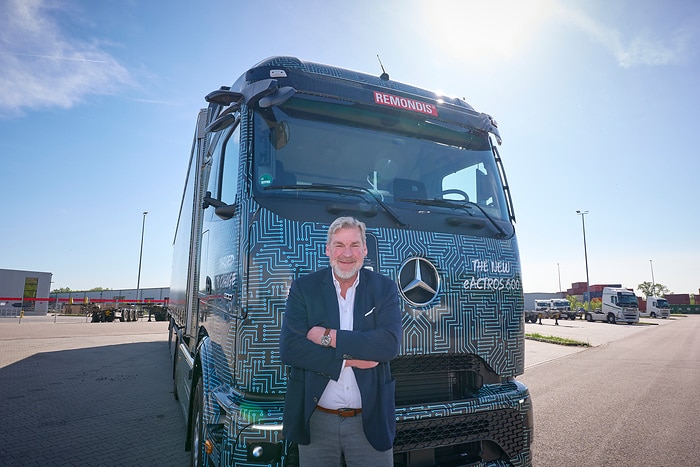 Start of eActros 600 customer testing – Contargo and Remondis take over first electric trucks