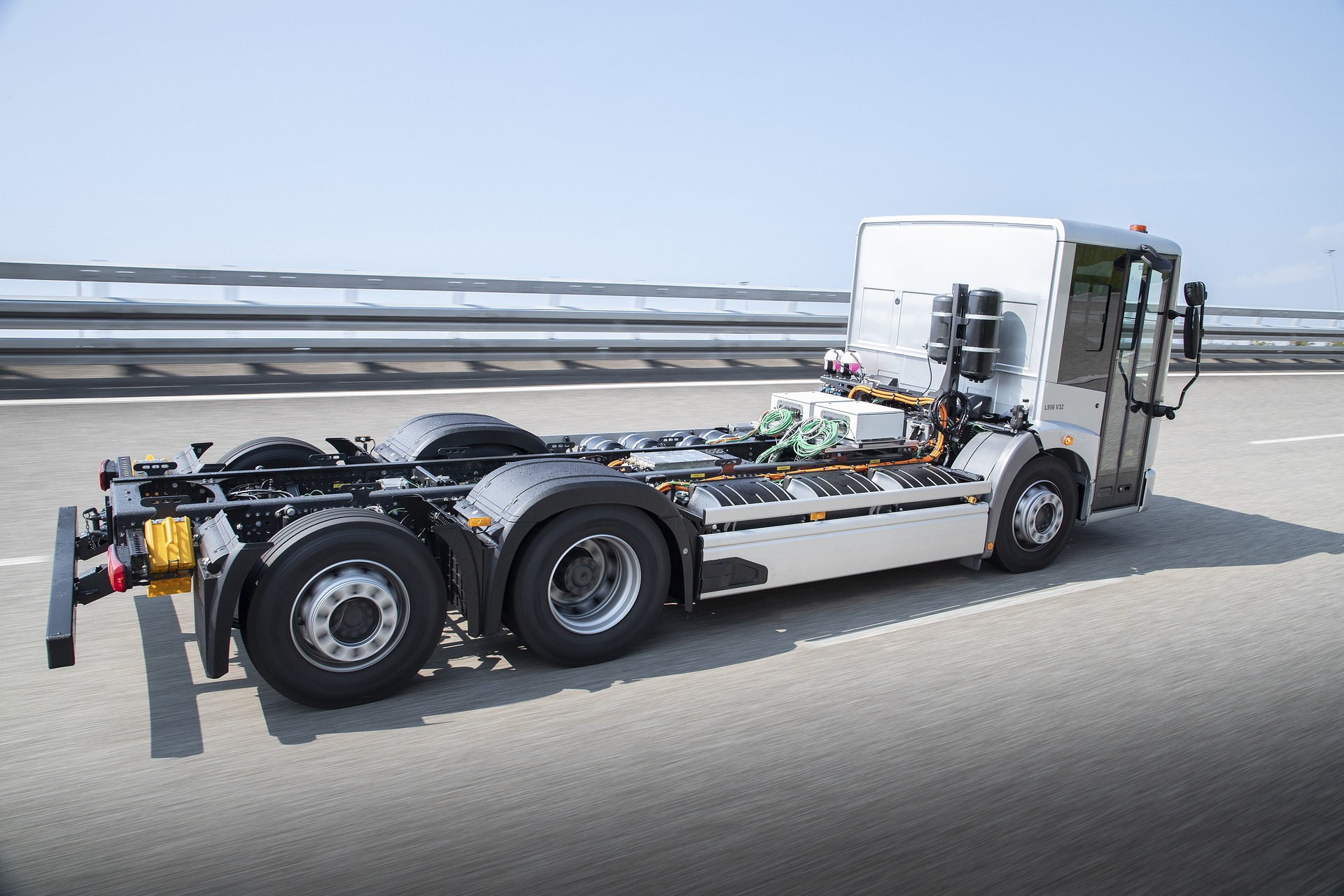 Equipped for mowing, cutting, clearing and spreading: Mercedes-Benz Trucks with Unimog and electric trucks at IFAT 2024