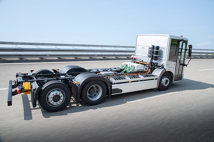 Gerüstet fürs Mähen, Schneiden, Räumen und Streuen: Mercedes-Benz Trucks mit Unimog und E-Lkw auf der IFAT 2024