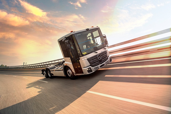 Gerüstet fürs Mähen, Schneiden, Räumen und Streuen: Mercedes-Benz Trucks mit Unimog und E-Lkw auf der IFAT 2024