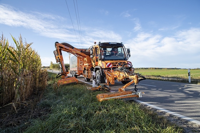 Gerüstet fürs Mähen, Schneiden, Räumen und Streuen: Mercedes-Benz Trucks mit Unimog und E-Lkw auf der IFAT 2024