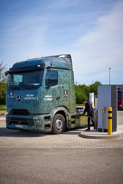 Mercedes-Benz Trucks durchbricht Schallmauer beim elektrischen Laden mit 1.000 Kilowatt Leistung