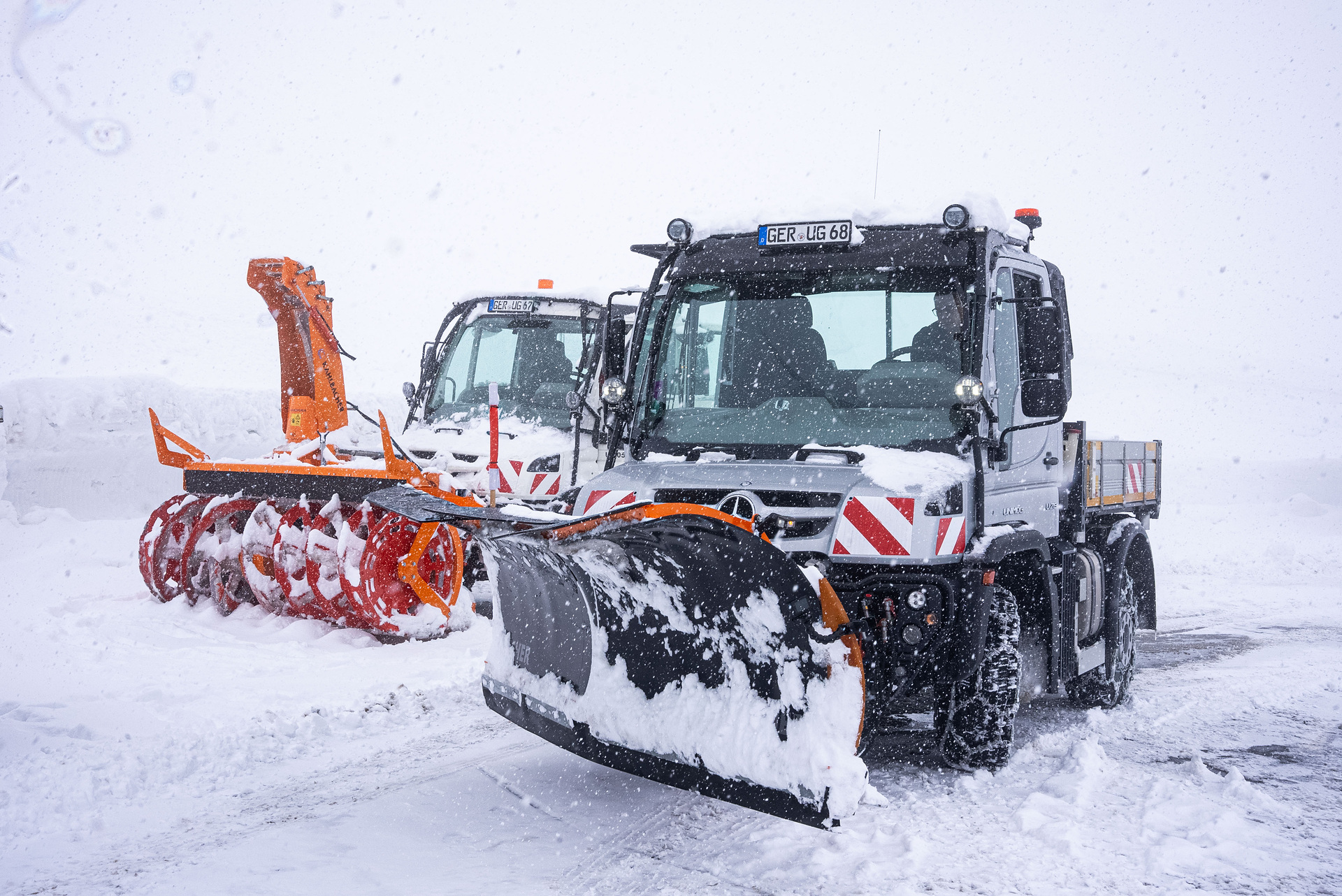 Mercedes-Benz Special Trucks developers help clear the Grossglockner High Alpine Road With the Unimog against the deep snow: Mercedes-Benz Special Trucks developers help clear the Grossglockner High Alpine Road