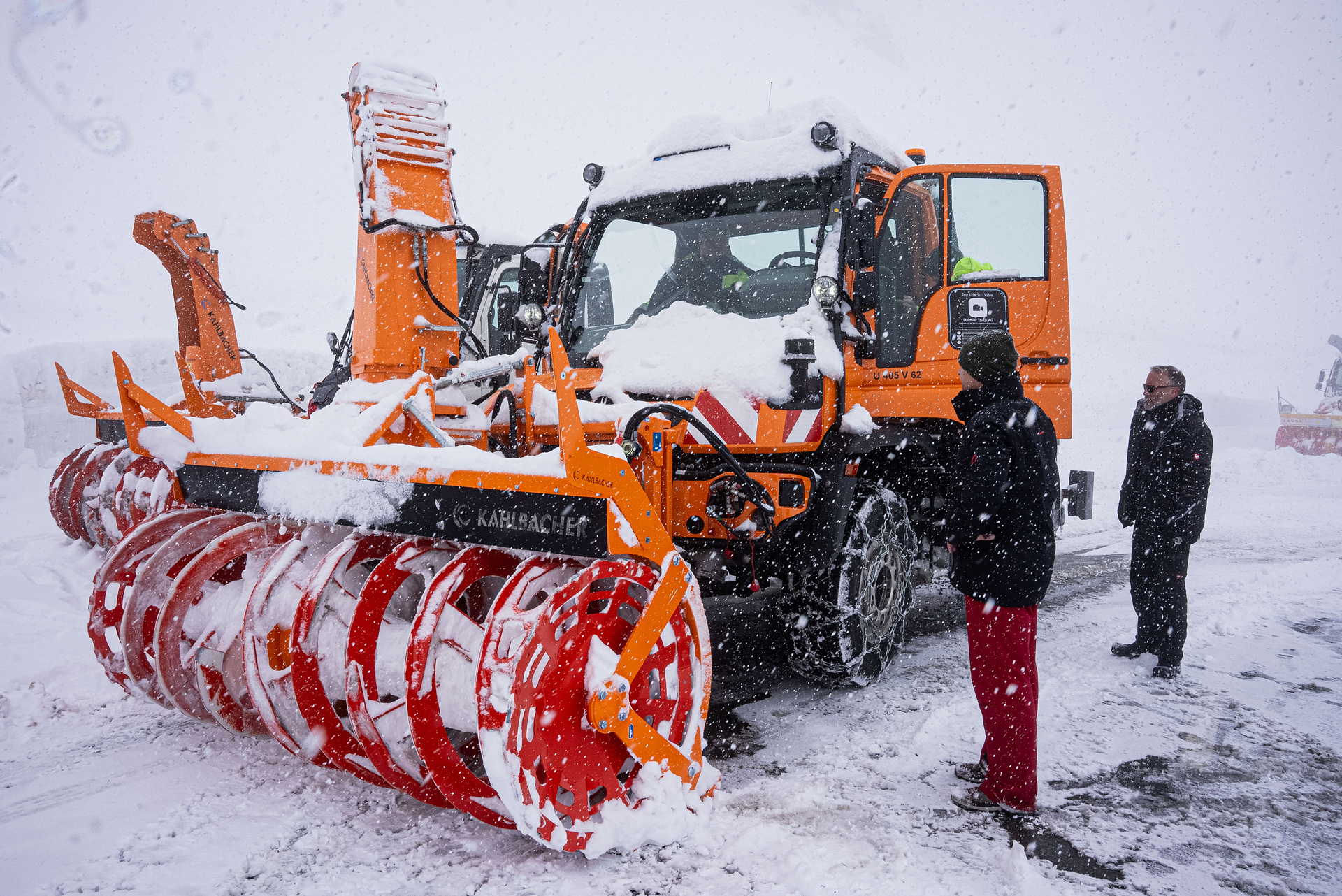 Mit dem Unimog gegen meterhohe Schneewände: Entwickler von Mercedes-Benz Special Trucks unterstützen bei Räumung der Großglockner Hochalpenstraße