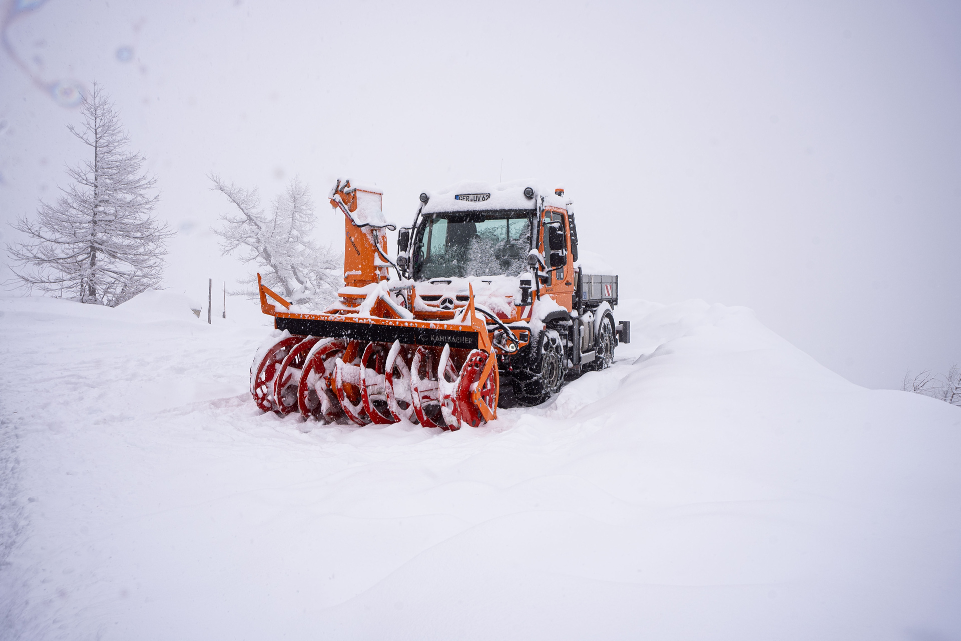 Mercedes-Benz Special Trucks developers help clear the Grossglockner High Alpine Road With the Unimog against the deep snow: Mercedes-Benz Special Trucks developers help clear the Grossglockner High Alpine Road