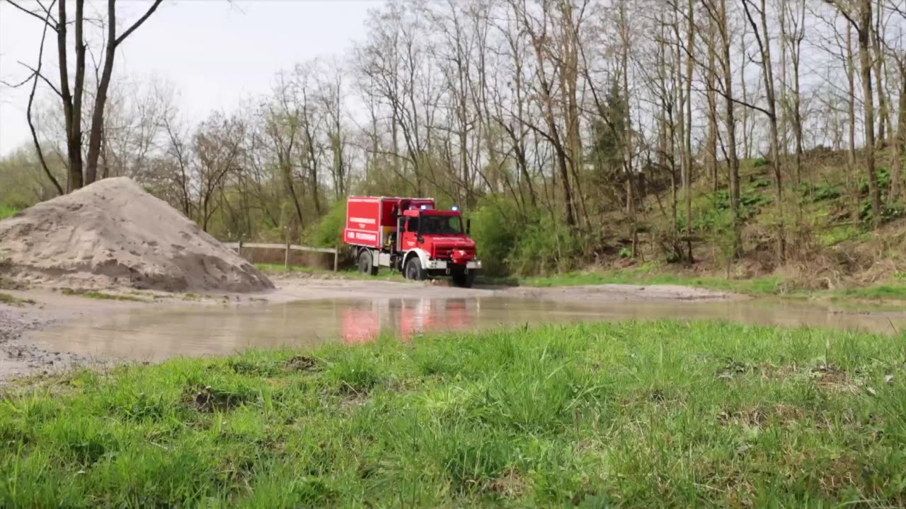 26 multifunctional Unimog contribute to Hessian civil protection during forest fires and floods