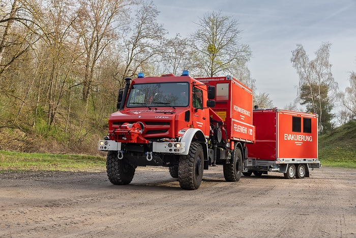 26 multifunktionale Unimog mit Kran heben hessischen Bevölkerungsschutz auf neues Level