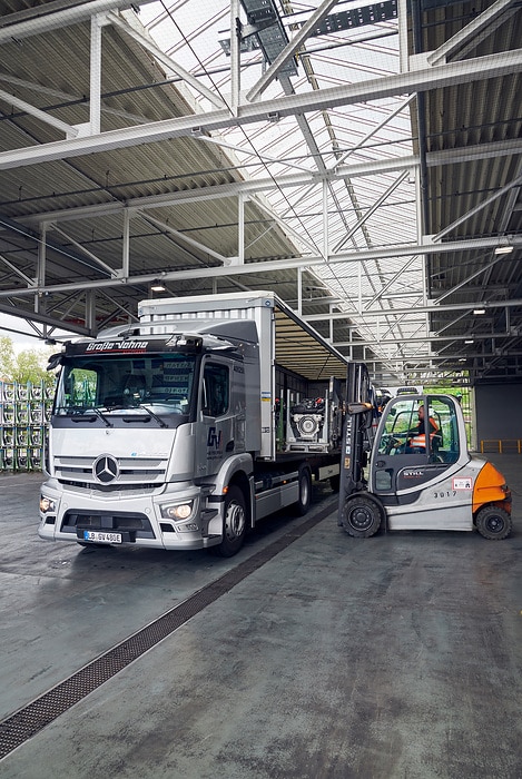 Mercedes-Benz Group AG is using the eActros to electrify its logistics between Bad Cannstatt and Sindelfingen