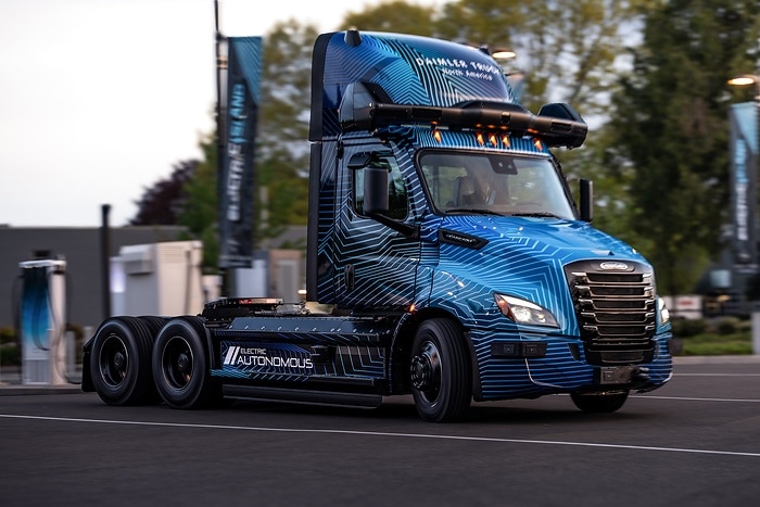 Selbstfahrender batterieelektrischer Lkw: Daimler Truck präsentiert autonomen Freightliner eCascadia Technologieträger