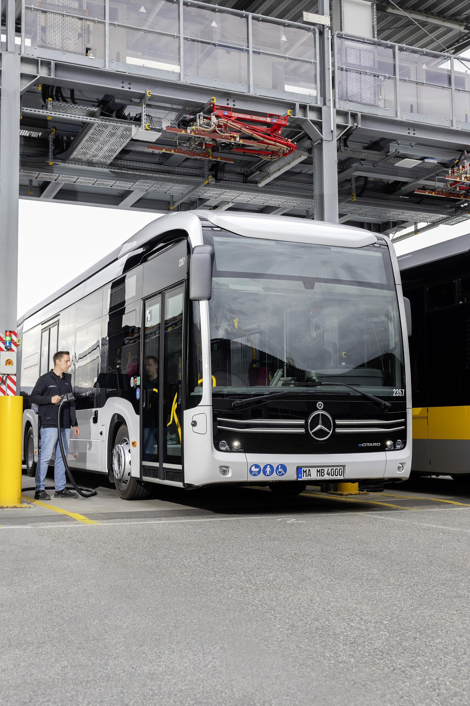 Electric Bus Champion 2024: Der vollelektrische Mercedes-Benz eCitaro gewinnt zum zweiten Mal in Folge renommierten Elektrobus-Vergleichstest