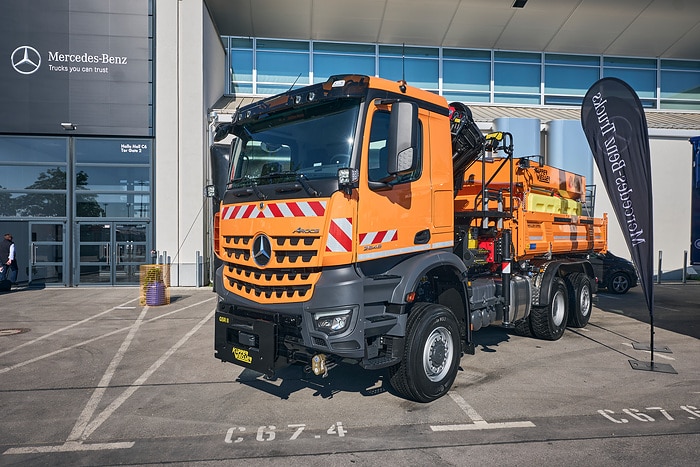 Gerüstet fürs Mähen, Schneiden, Räumen und Streuen: Mercedes-Benz Trucks mit Unimog und E-Lkw auf der IFAT 2024