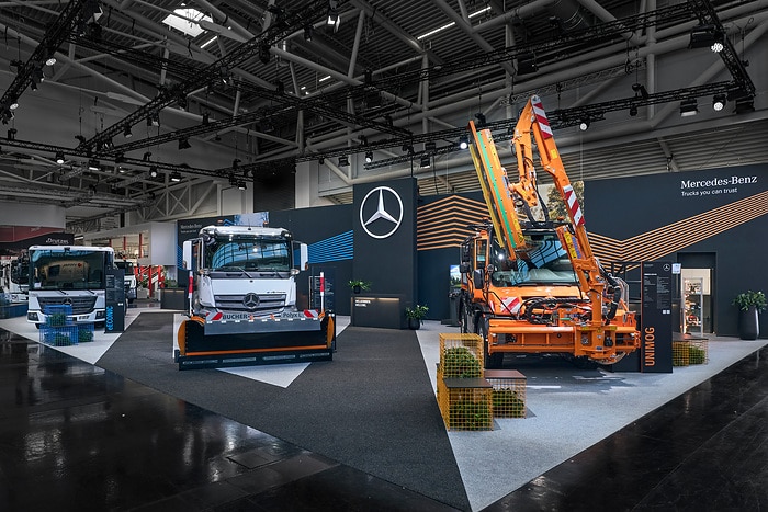 Gerüstet fürs Mähen, Schneiden, Räumen und Streuen: Mercedes-Benz Trucks mit Unimog und E-Lkw auf der IFAT 2024