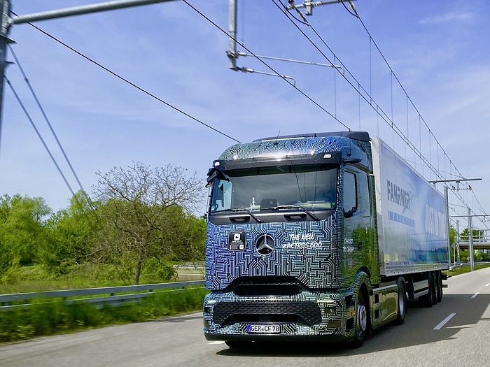 Technologievergleich im Nordschwarzwald: Batterieelektrischer eActros 600 für den Fernverkehr tritt gegen Oberleitungs-Lkw an