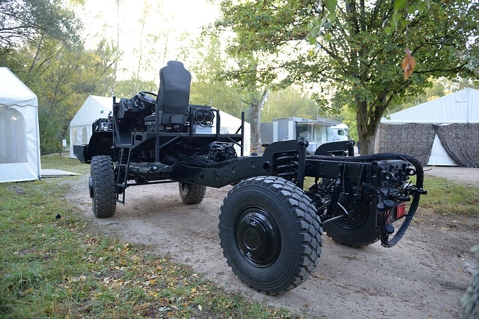 Mercedes-Benz Special Trucks erweitert Defence- Portfolio: vierachsiger Zetros mit Allradantrieb erstmals auf der Eurosatory zu sehen