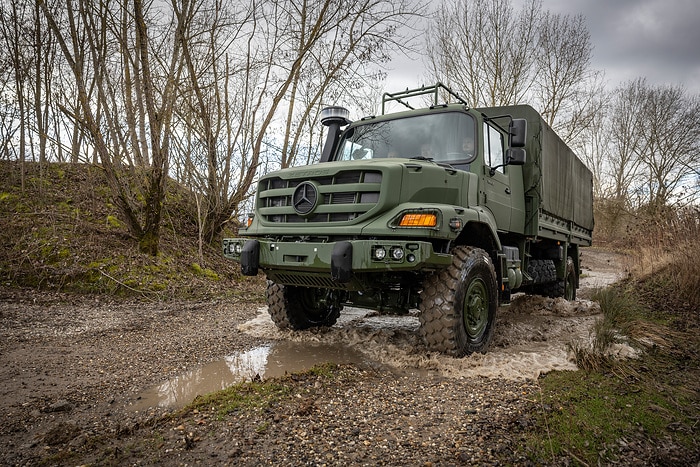 Mercedes-Benz Special Trucks erweitert Defence- Portfolio: vierachsiger Zetros mit Allradantrieb erstmals auf der Eurosatory zu sehen