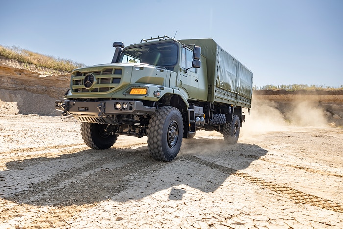 Mercedes-Benz Special Trucks erweitert Defence- Portfolio: vierachsiger Zetros mit Allradantrieb erstmals auf der Eurosatory zu sehen