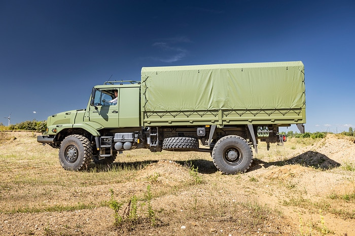 Mercedes-Benz Special Trucks erweitert Defence- Portfolio: vierachsiger Zetros mit Allradantrieb erstmals auf der Eurosatory zu sehen