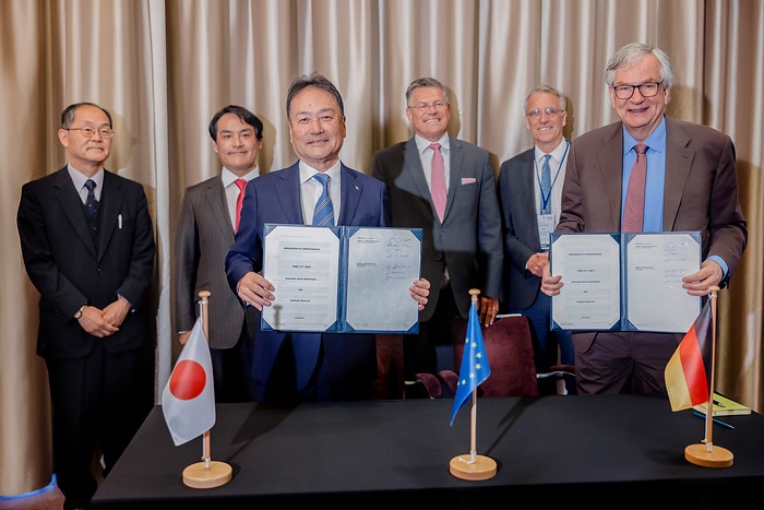 Daimler Truck and Kawasaki Heavy Industries sign MoU to jointly study the optimization of liquid hydrogen supply chains