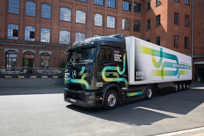 Starting signal for battery-electric mega trip:  eActros 600 on its way to the northernmost and southernmost points in Europe