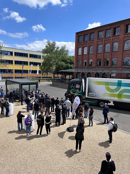 Starting signal for battery-electric mega trip:  eActros 600 on its way to the northernmost and southernmost points in Europe
