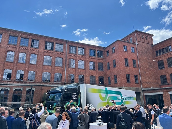Starting signal for battery-electric mega trip:  eActros 600 on its way to the northernmost and southernmost points in Europe