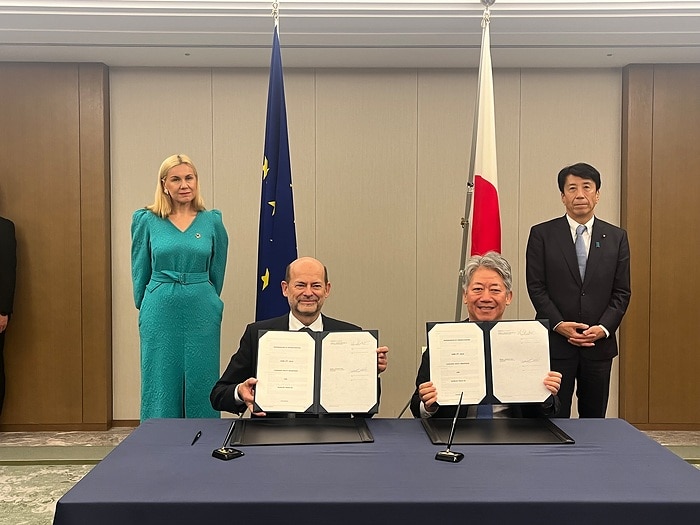 Daimler Truck and Kawasaki Heavy Industries sign MoU to jointly study the optimization of liquid hydrogen supply chains
