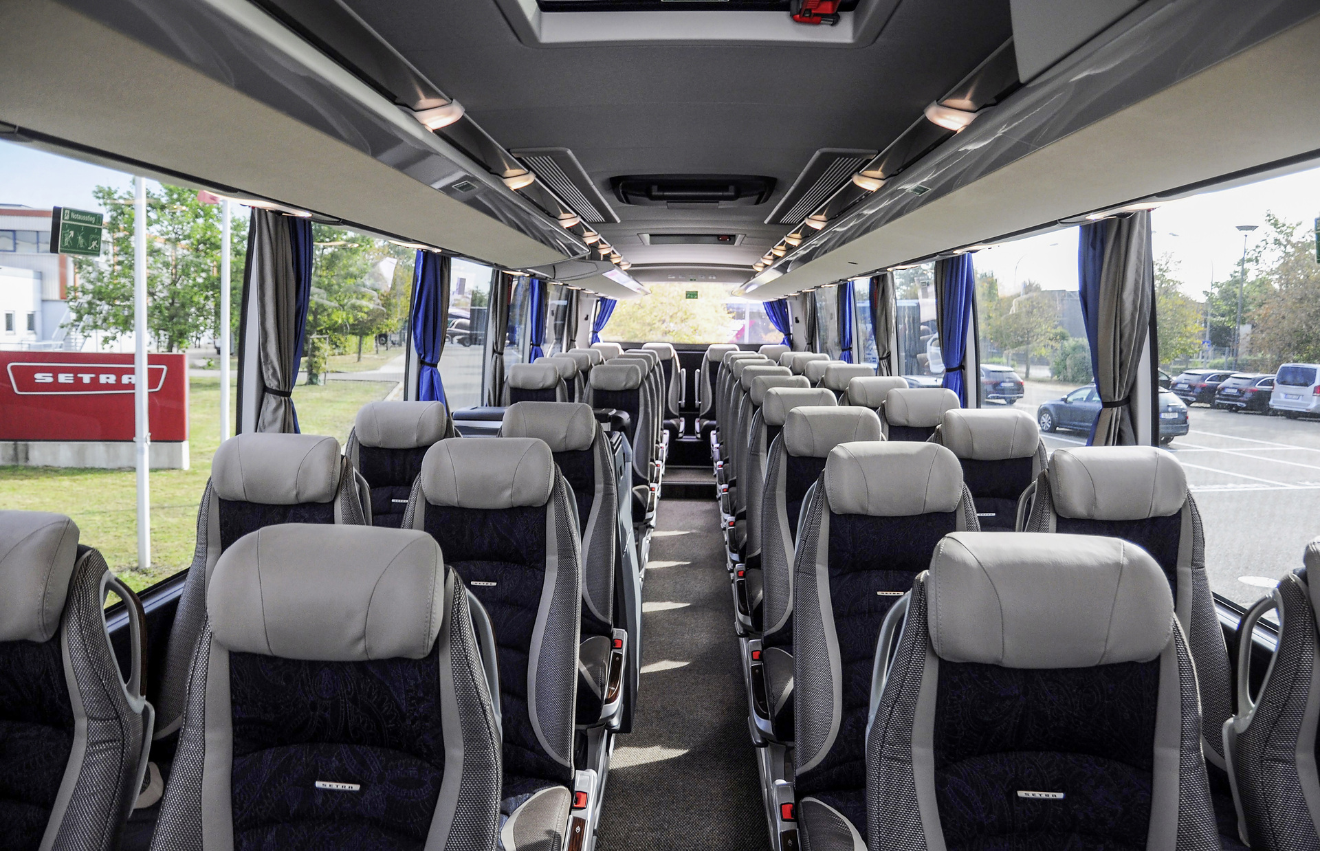 Der S 516 HD bietet 48 Reisenden Platz. Zum Feiern schön: drei Busunternehmen begehen Jubiläum mit Setra ComfortClass