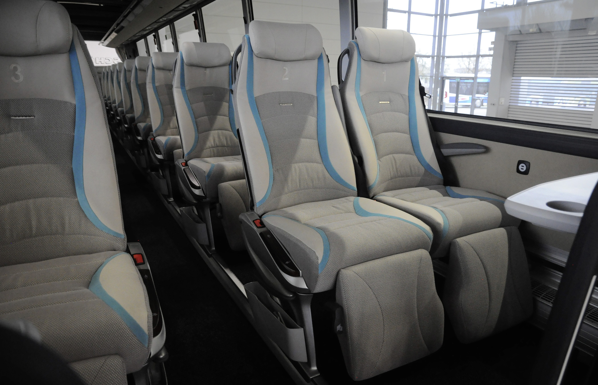 Das Busunternehmen „Schörnig Reisen e.K.“ übernimmt drei neue S 516 HD zum Firmenjubiläum. Zum Feiern schön: drei Busunternehmen begehen Jubiläum mit Setra ComfortClass