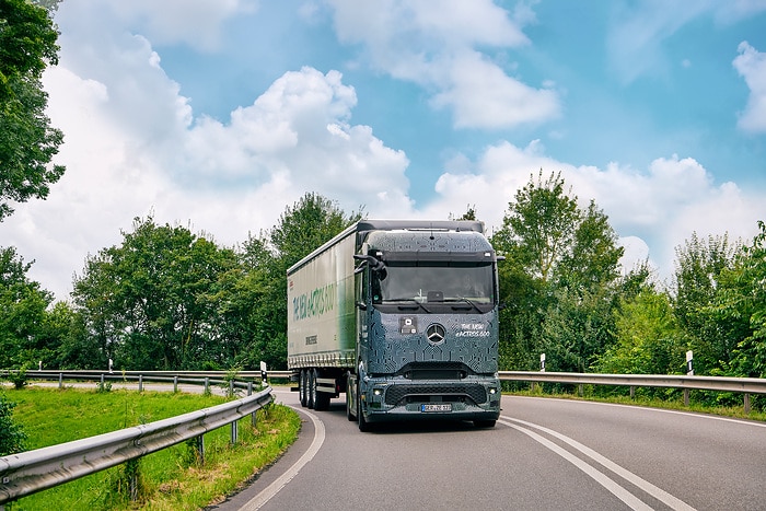 Mercedes-Benz eActros 600 im praxisnahen Fahreinsatz bei der „eActros 600 Driving Experience“ in Wörth