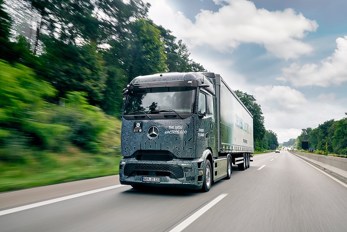 Mercedes-Benz eActros 600 im praxisnahen Fahreinsatz bei der „eActros 600 Driving Experience“ in Wörth