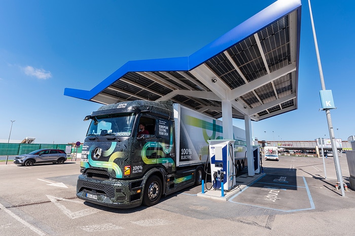 All-electric through Europe: eActros 600 test trucks reach southernmost checkpoint of Tarifa