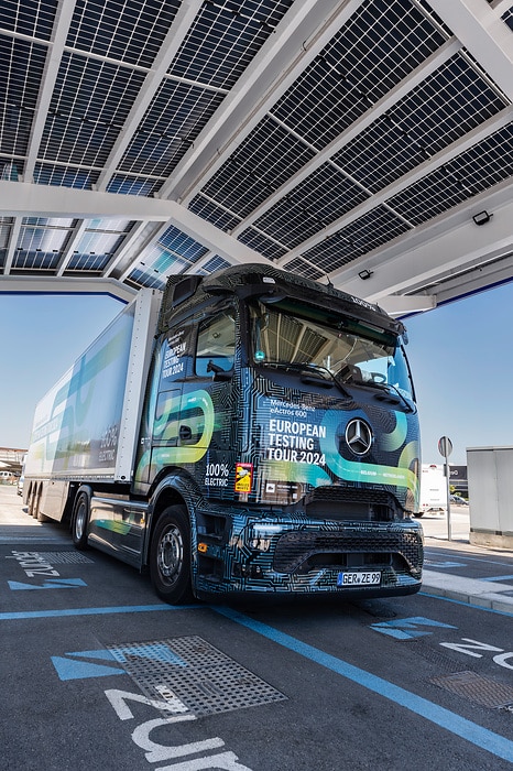 All-electric through Europe: eActros 600 test trucks reach southernmost checkpoint of Tarifa