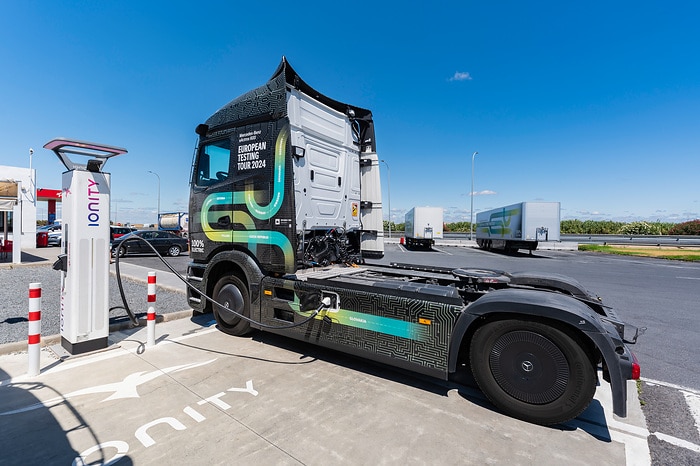 All-electric through Europe: eActros 600 test trucks reach southernmost checkpoint of Tarifa