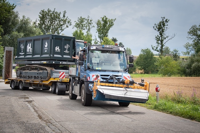 Unimog trifft Raupe:  Erfolgreiches Entwicklungsprojekt für Wasserstoff-Verbrennungsmotor