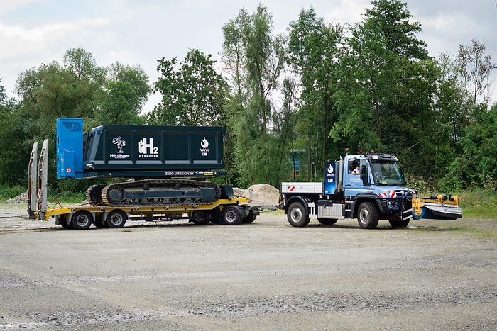 Unimog trifft Raupe:  Erfolgreiches Entwicklungsprojekt für Wasserstoff-Verbrennungsmotor