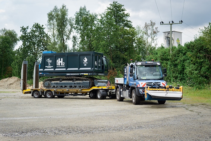 Unimog trifft Raupe:  Erfolgreiches Entwicklungsprojekt für Wasserstoff-Verbrennungsmotor