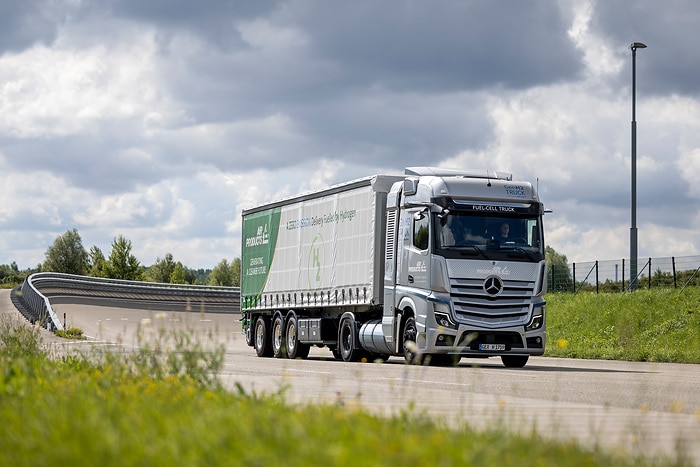 Fuel cell trucks deployed in real-life operations: start of initial customer trials with Mercedes-Benz GenH2 Trucks