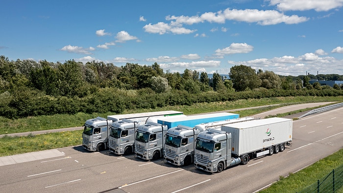 Fuel cell trucks deployed in real-life operations: start of initial customer trials with Mercedes-Benz GenH2 Trucks