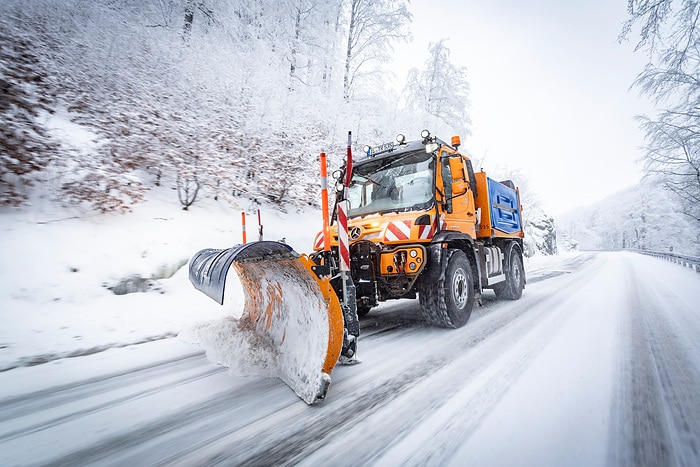 Unimog auf der GaLaBau 2024: Neue Systeme für die moderne Straßenunterhaltung