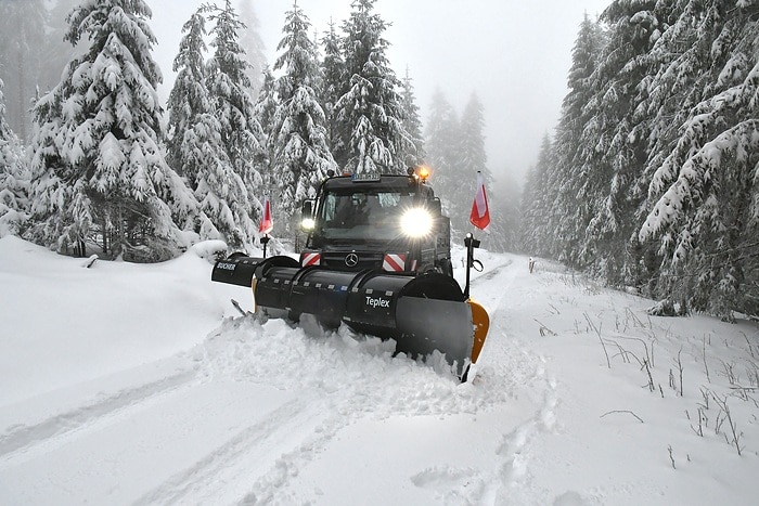 Unimog auf der GaLaBau 2024: Neue Systeme für die moderne Straßenunterhaltung