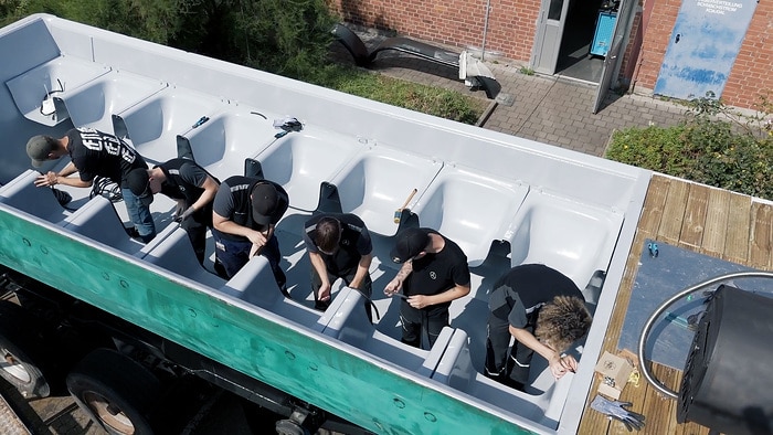 Pool party to go: Daimler Truck apprentices construct mobile XXL bathtub together with “The Real Life Guys"