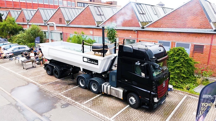 Pool party to go: Daimler Truck apprentices construct mobile XXL bathtub together with “The Real Life Guys"