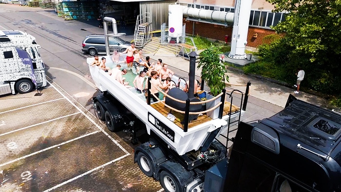 Pool party to go: Daimler Truck apprentices construct mobile XXL bathtub together with “The Real Life Guys"