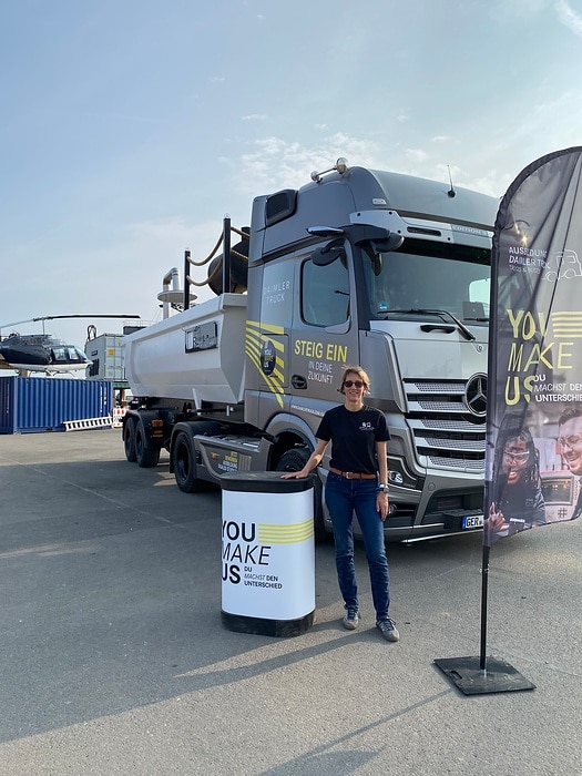 Pool party to go: Daimler Truck apprentices construct mobile XXL bathtub together with “The Real Life Guys"