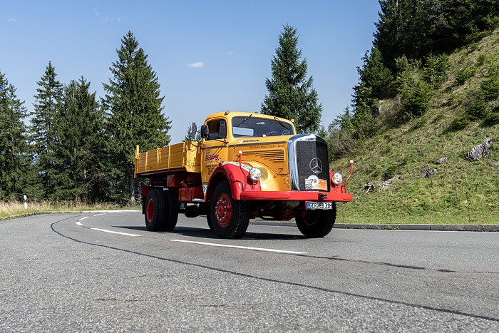 Anniversary tour: Eight truck and bus legends from Mercedes-Benz and Setra at the 20th Germany tour for historic commercial vehicles