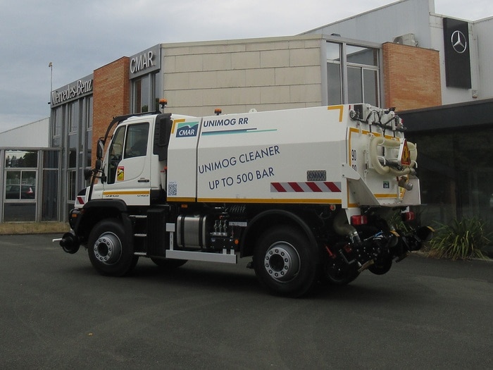 On steel or asphalt: Four multi-functional Unimog for two-way use at InnoTrans