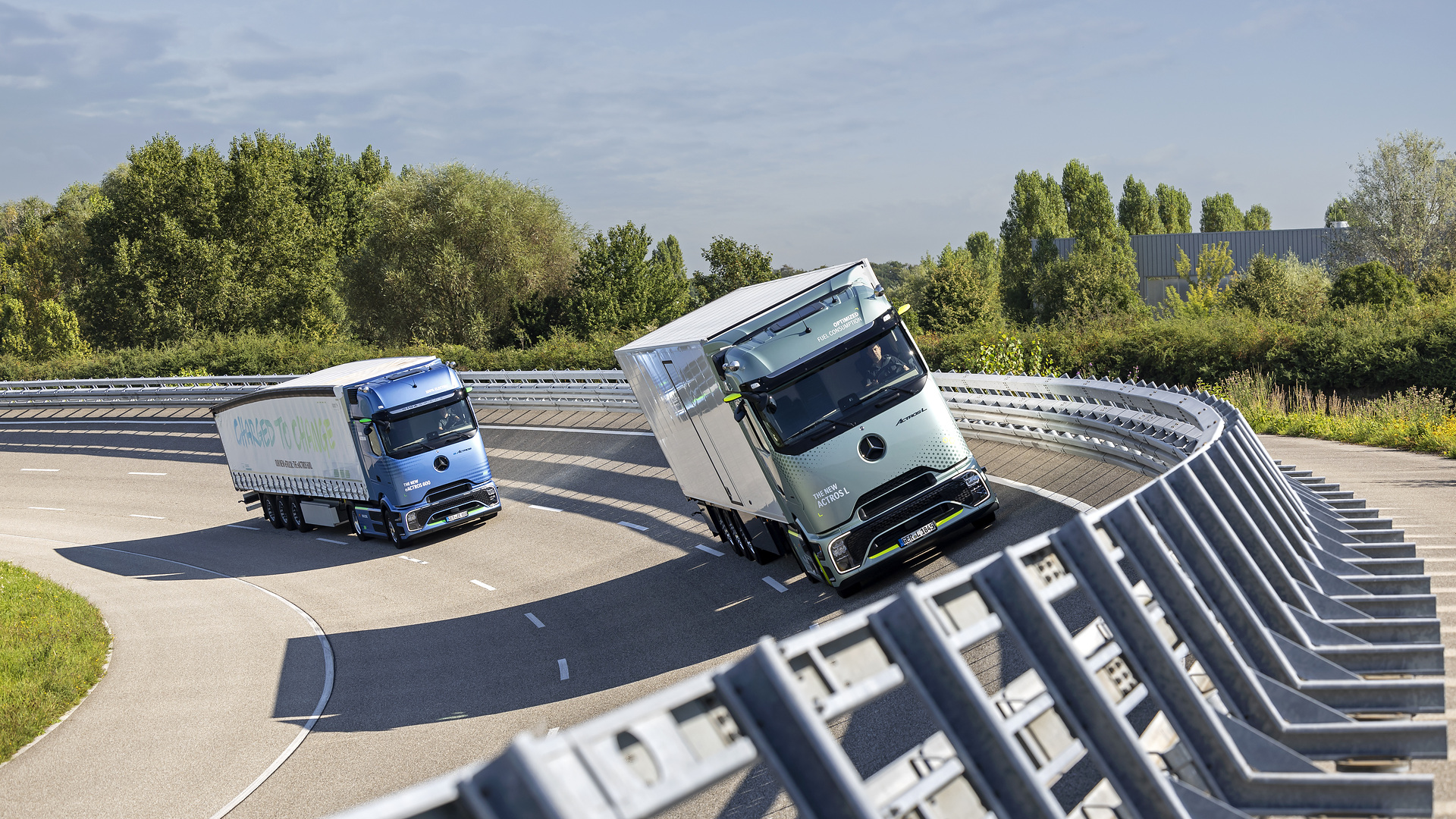 The battery-electric Mercedes-Benz eActros 600 long-haul truck and the new Actros L with ProCabin. The battery-electric Mercedes-Benz eActros 600 long-haul truck and the new Actros L with ProCabin.